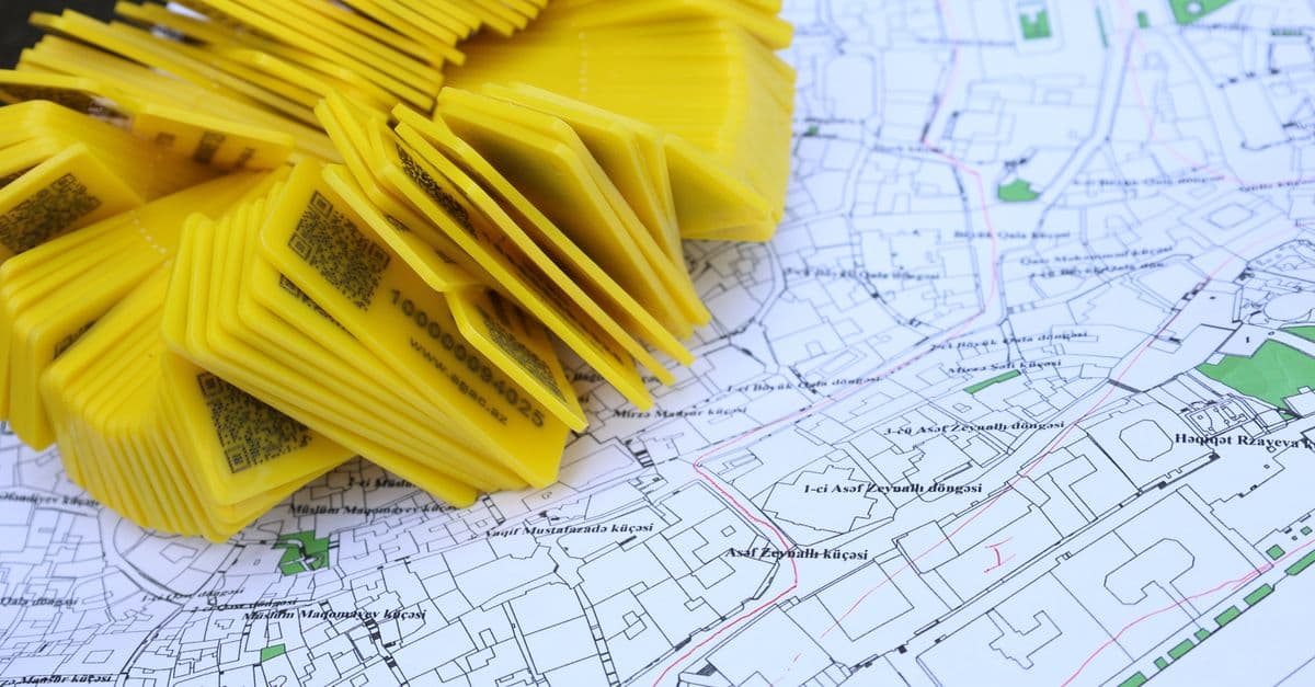 Cartographic Design Assistant for GIS Analysts