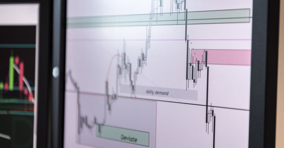 Derivatives Pricing & Greeks Analysis