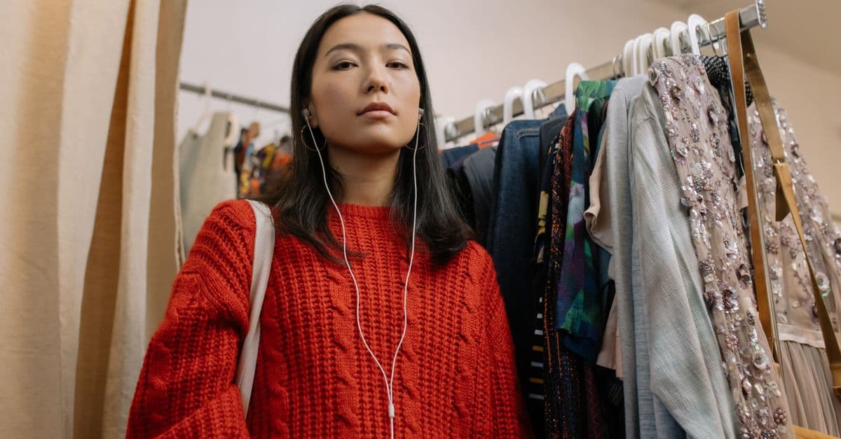 Seasonal Assortment Planning for Fashion Buyers