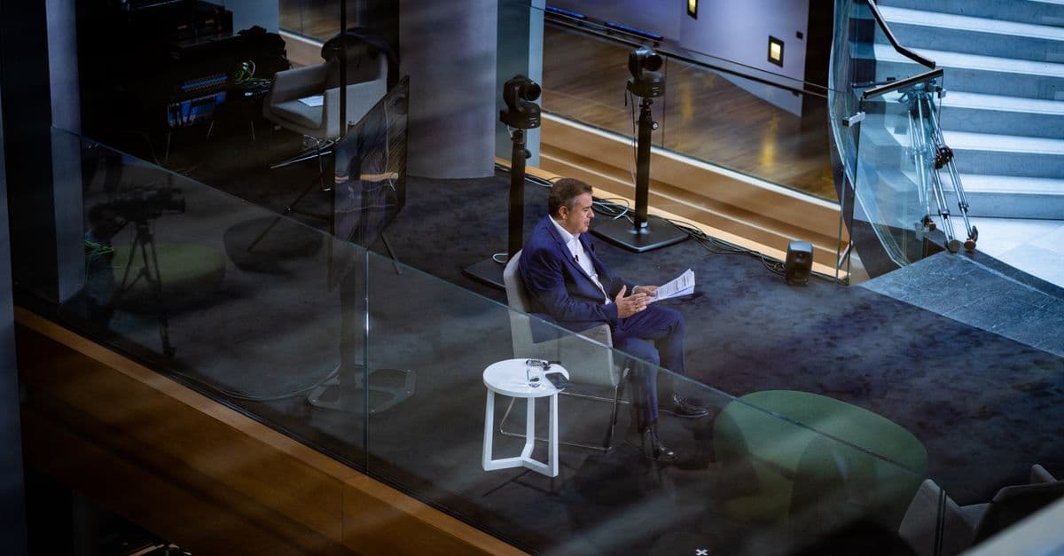 TV News Anchor Script & Interview Mastery