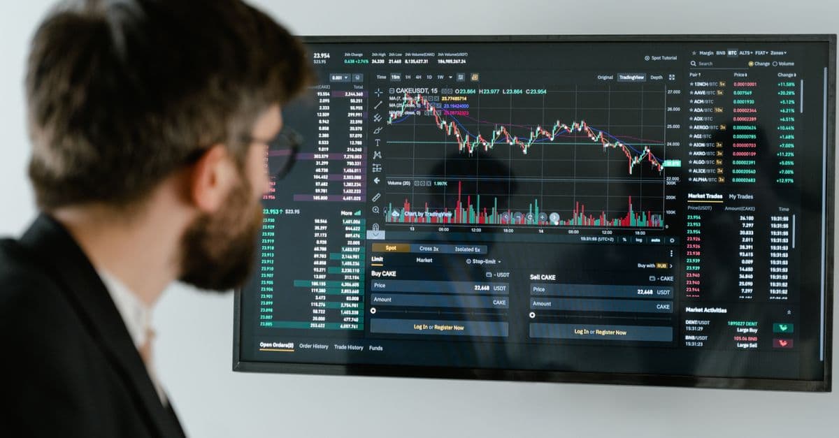 Value-at-Risk Model Builder for Quantitative Analysts